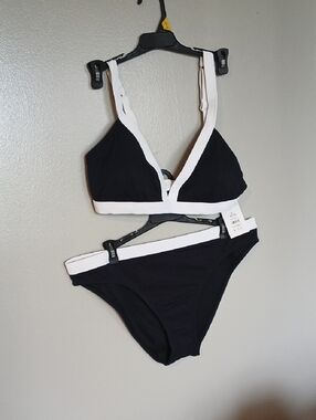 Black & White Bikini. Sz L.  NWT